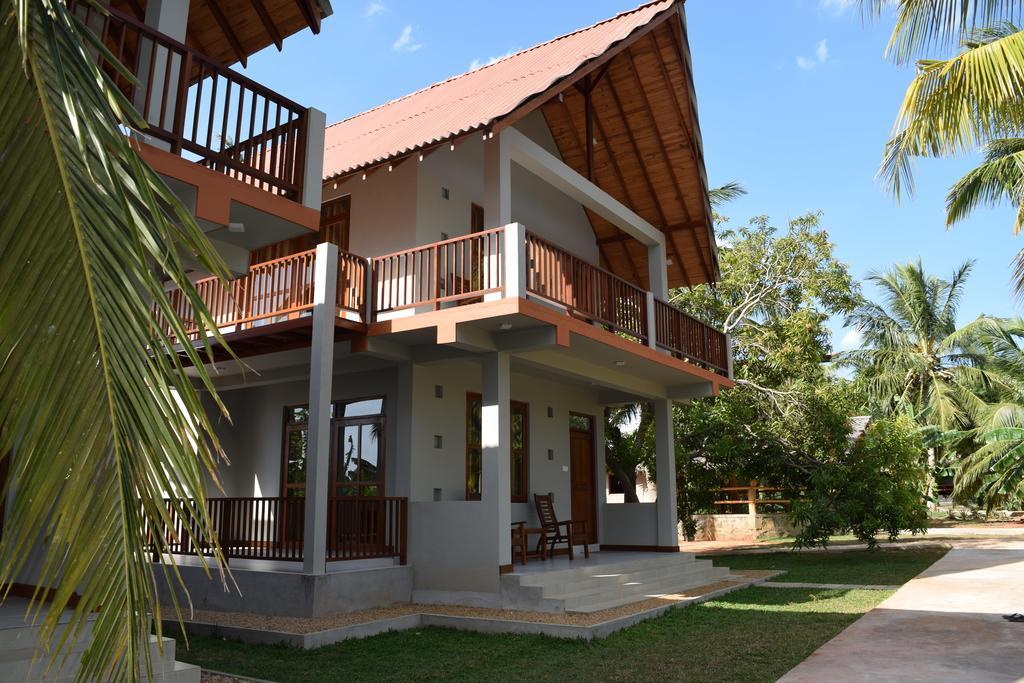 The Coconut Gardens Hotel & Restaurant Тіссамахарама Екстер'єр фото