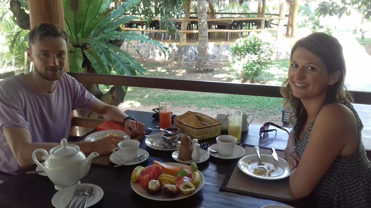 The Coconut Gardens Hotel & Restaurant Тіссамахарама Екстер'єр фото